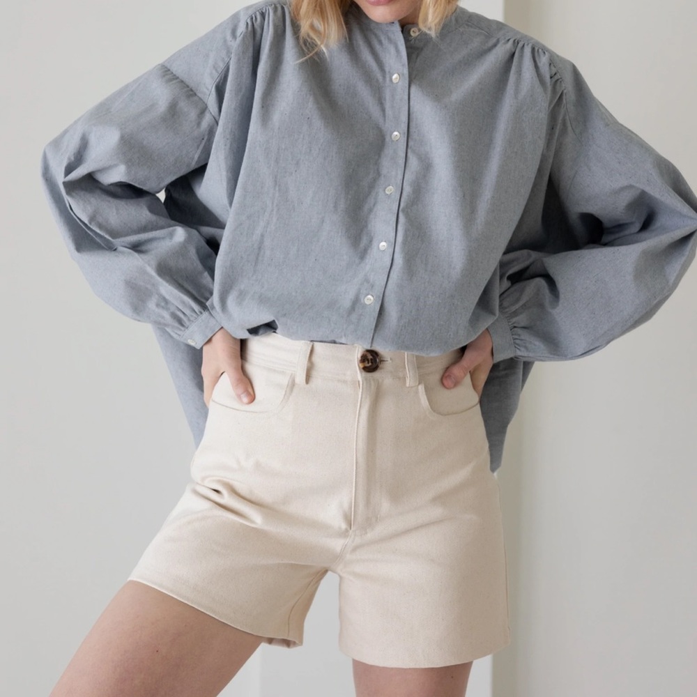LAUDE the LABEL - High Rise Short in Bone
